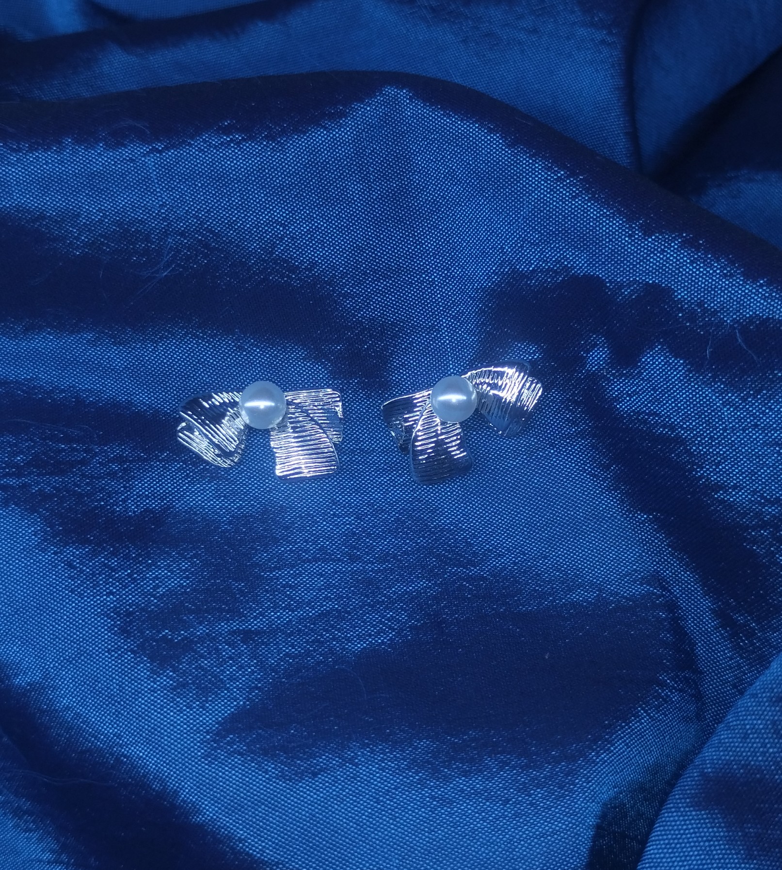 Pearl Bow Studs