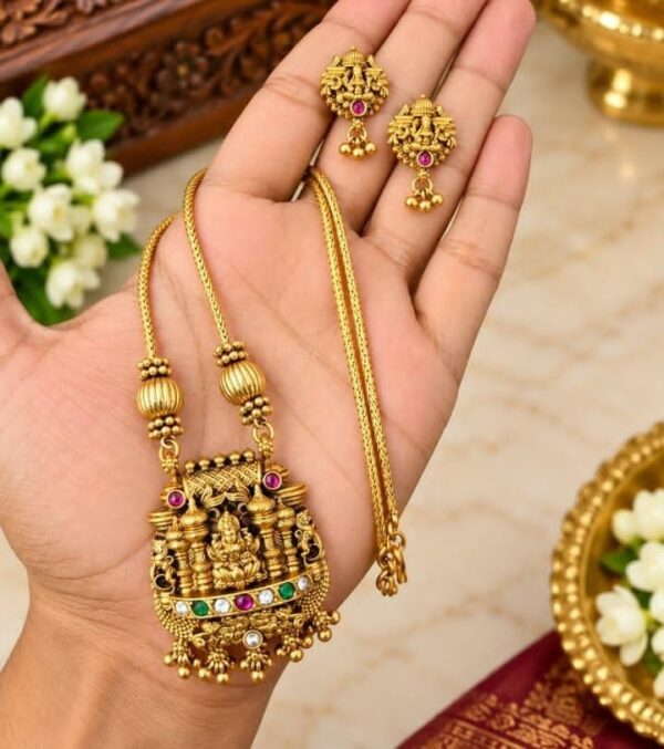 WhatsApp Image 2026-10-22 at 14.19.11 (2) Elegant Necklaces with stud