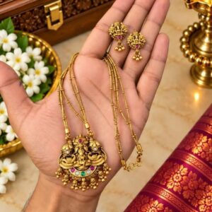 Elegant Necklaces with stud